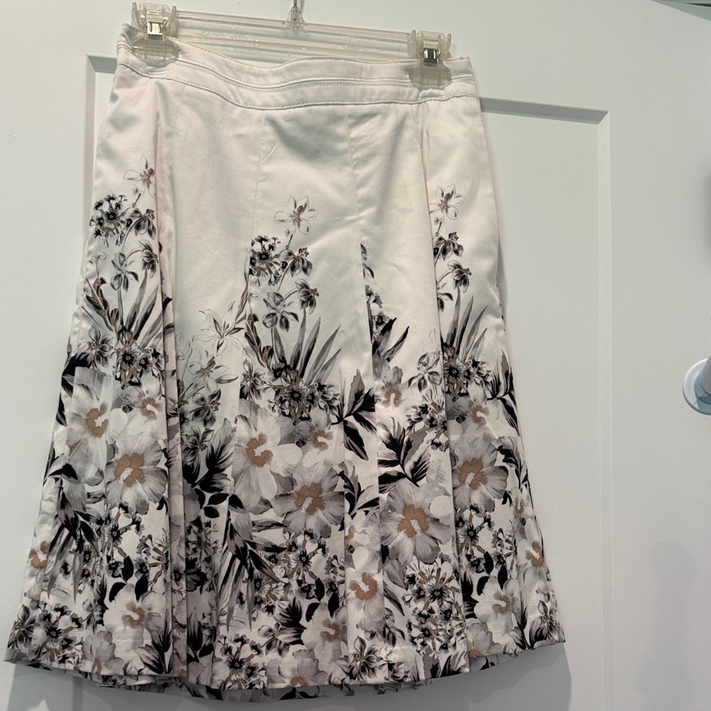 White House Black Market Floral Print Women's Skirt
